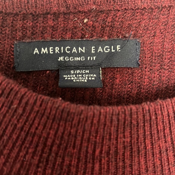 AE Maroon Sweater medium - Picture 3 of 3